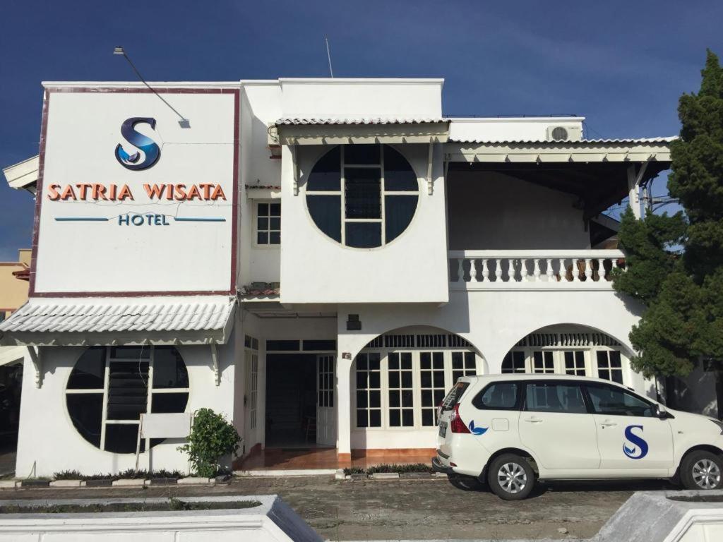 Satria Wisata Hotel Pare-Pare Exterior photo