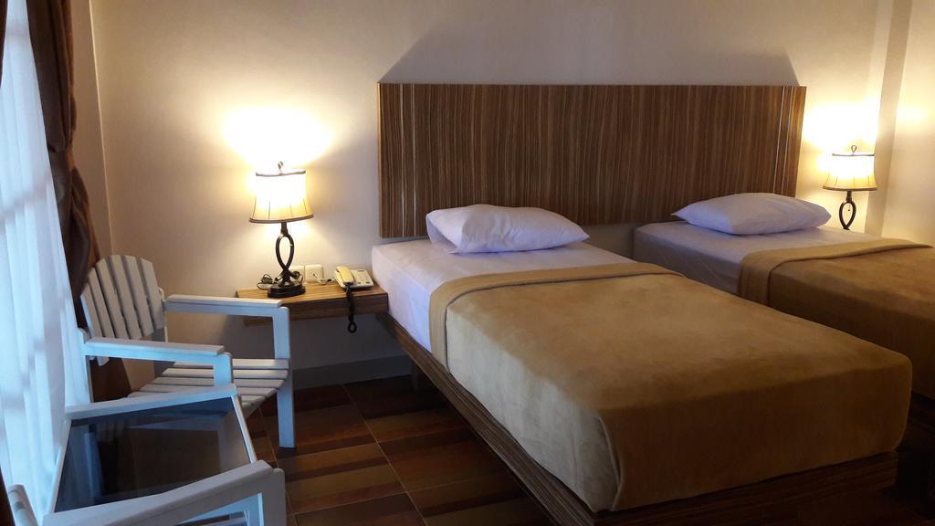 Satria Wisata Hotel Pare-Pare Exterior photo