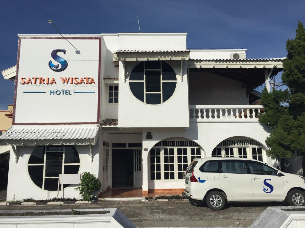 Satria Wisata Hotel Pare-Pare Exterior photo